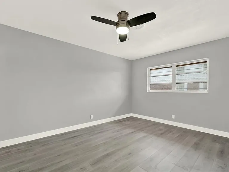 2864 NE 32nd St #7 — Photo 17