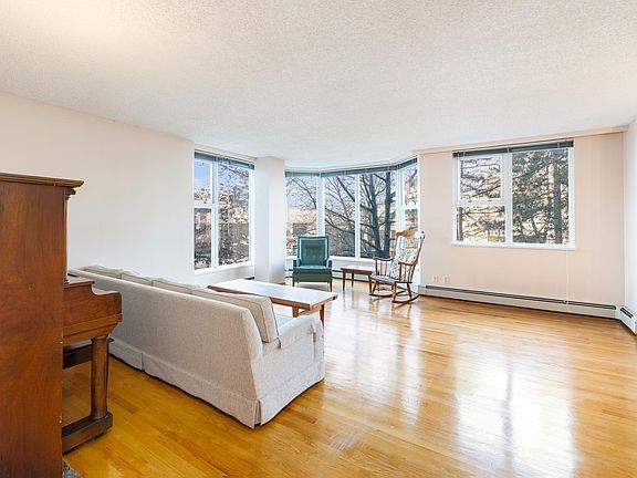 3rd image of 522 Moberly Rd #404