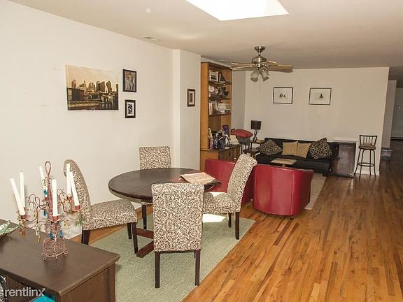 4th image of 1509 N Milwaukee Ave APT 4