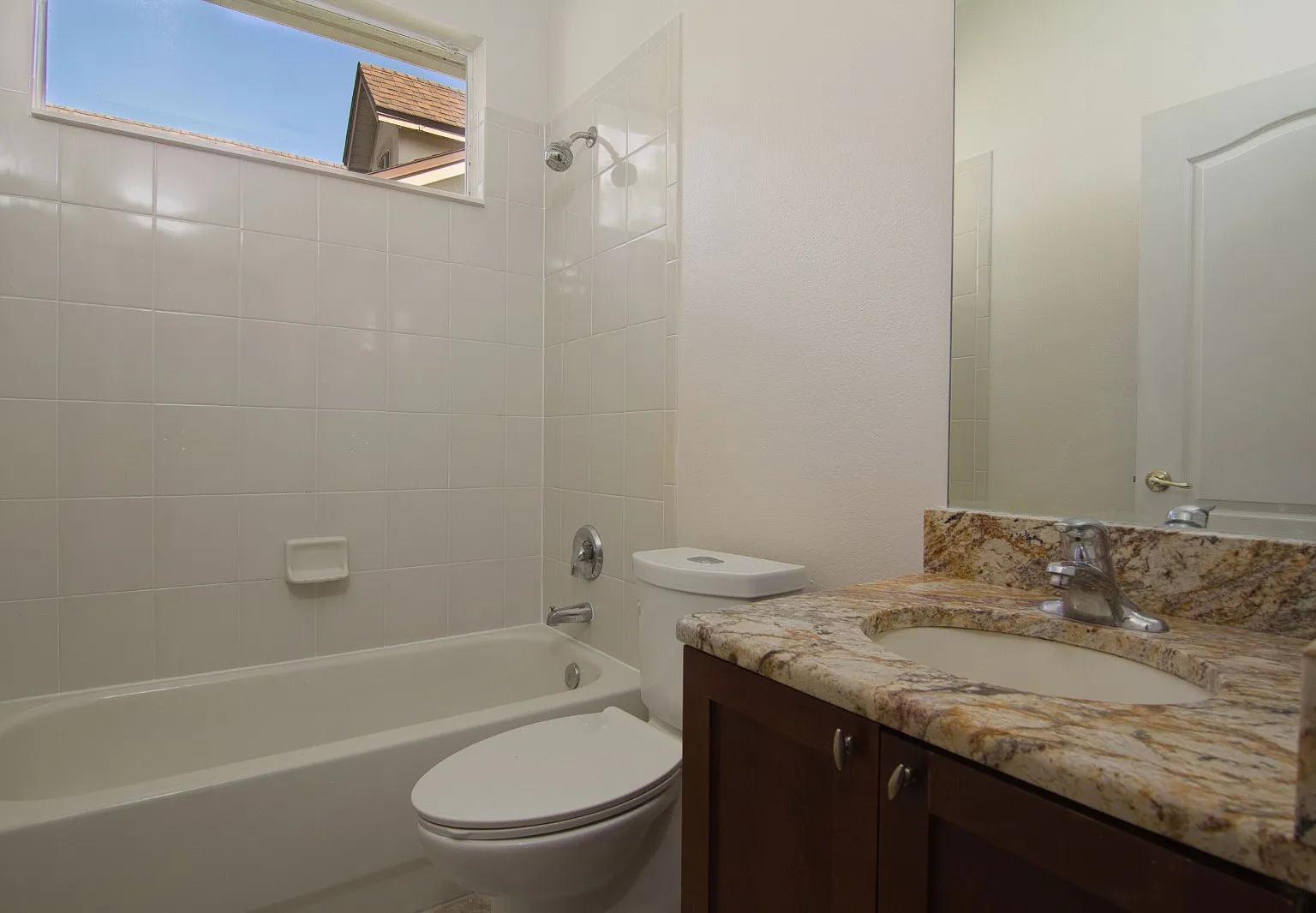 3 bed, 2.5 bath, 2249 sqft, $3,250 — Photo 3