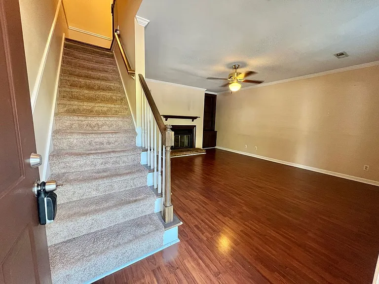836 Brentwood Point — Photo 2