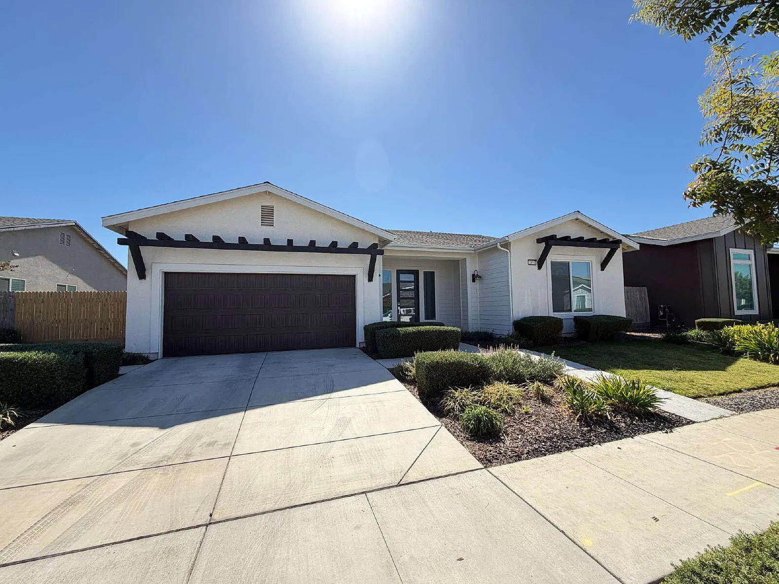 3 bed, 2.0 bath, 1787 sqft, $2,125 — Photo 1