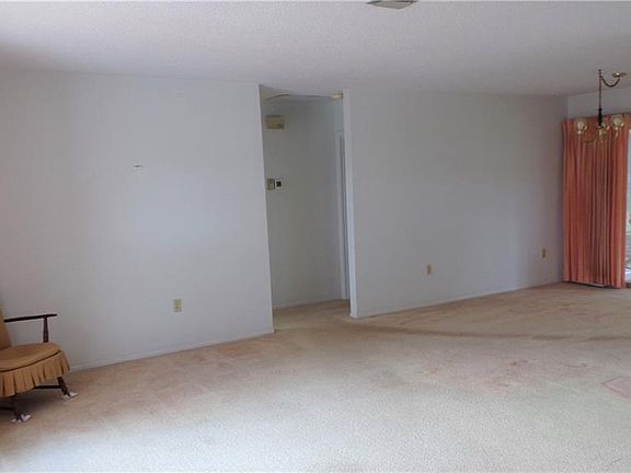 5th image of 706 Hickory Ln