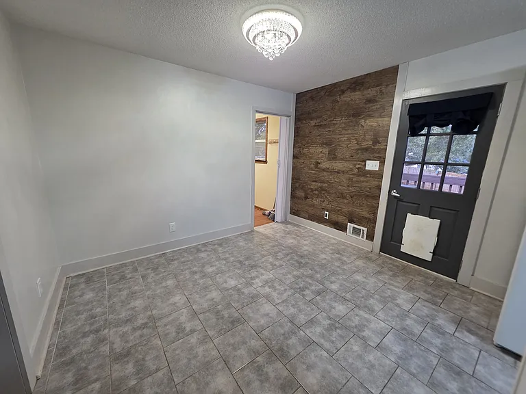 113 Moss Ln — Photo 9