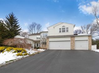 35 Arbor Field Way, Lake Grove, NY 11755