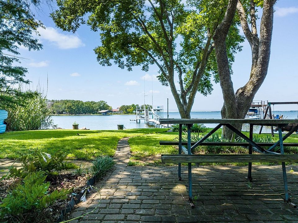 1st image of 143 Lakeshore Dr