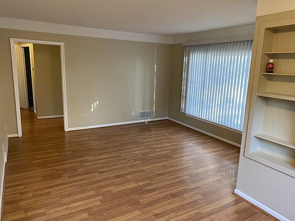 5th image of 30472 Elmira St