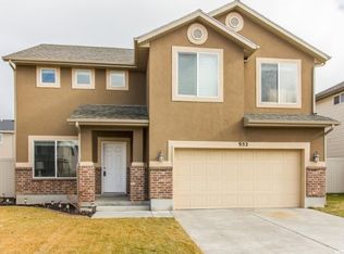 952 N Fox Hollow Dr, North Salt Lake, UT 84054
