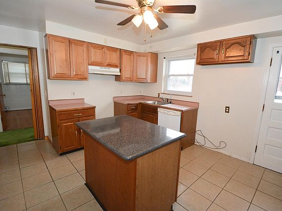 5th image of 1032 Vacationland Dr