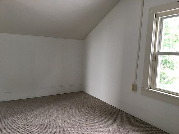 5th image of 327 N Jefferson St