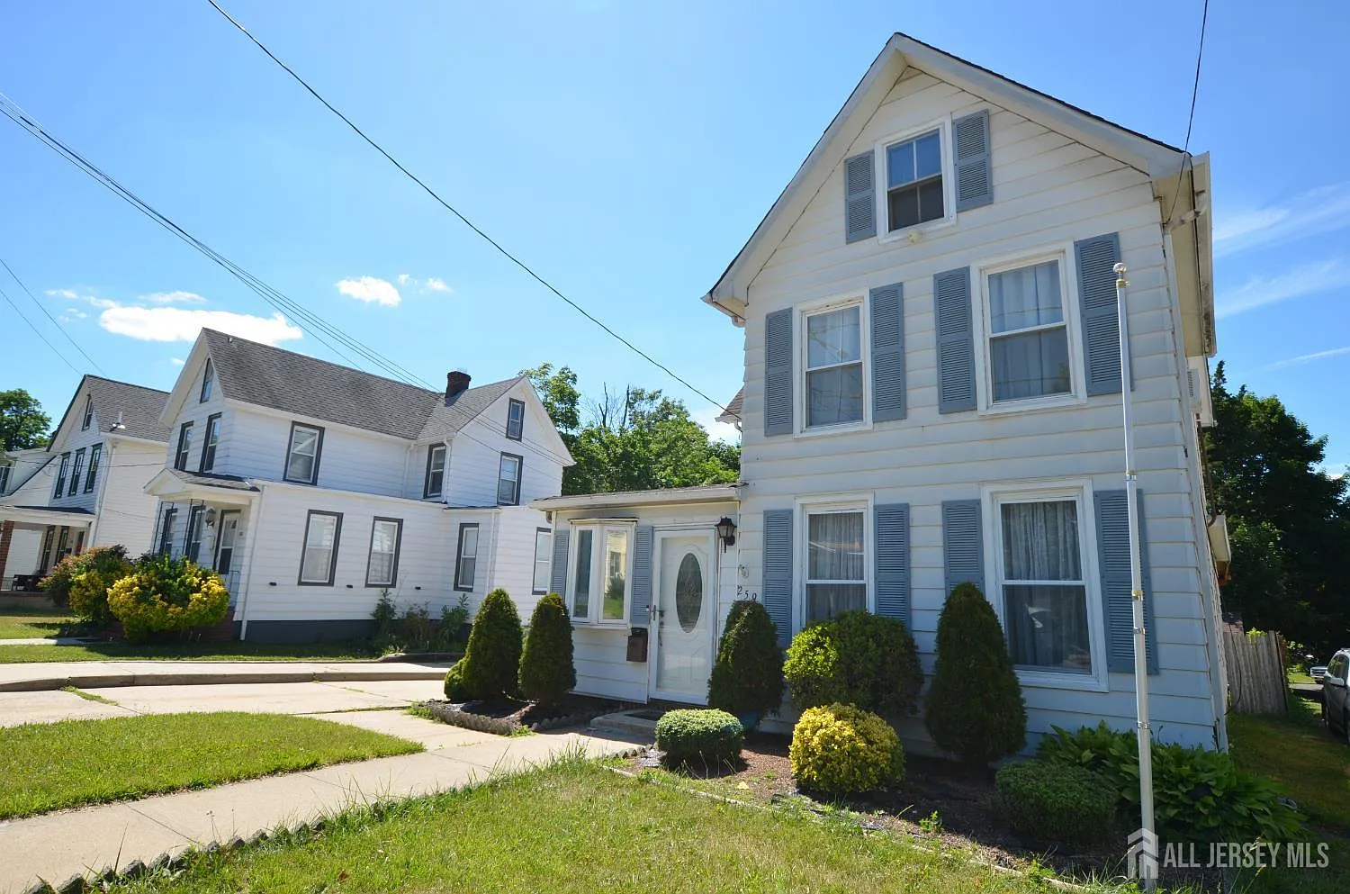 4 bed, 2.0 bath, $3,300 — Photo 2