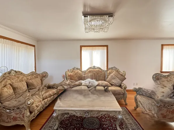 6136 Cloverdale Blvd, Flushing, NY 11364