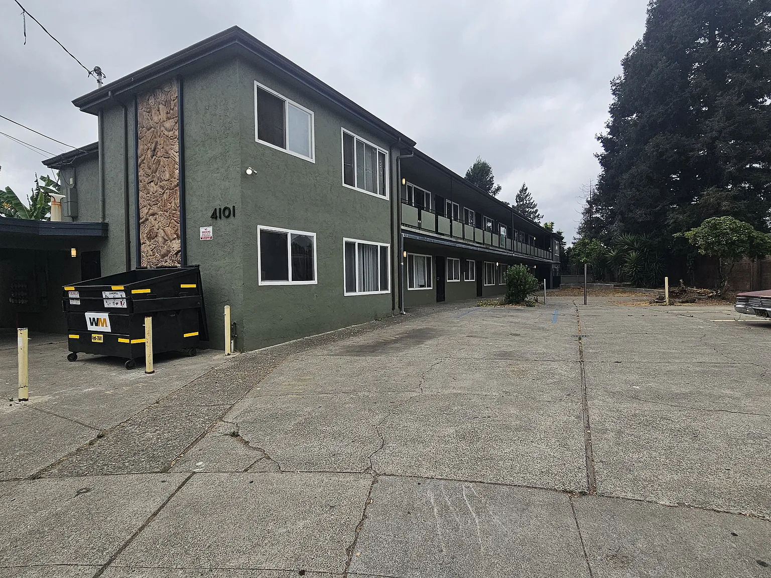 2 bed, 900 sqft, $2,100 — Photo 1