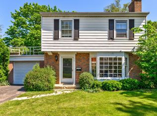 1934 Palmgren Dr, Glenview, IL