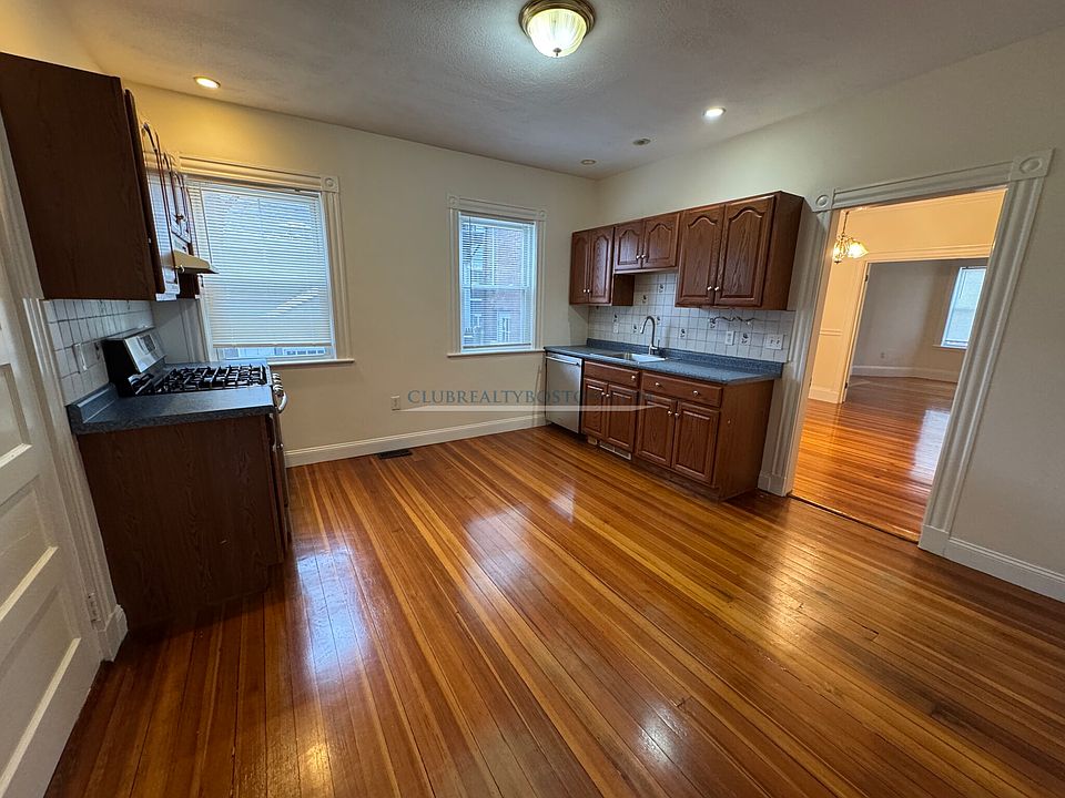 1st image of 163 Belmont St #1R