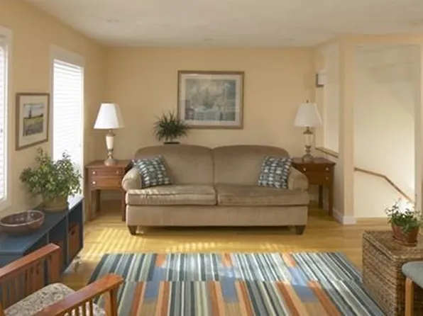 23 Ashland St, Watertown, MA 02472