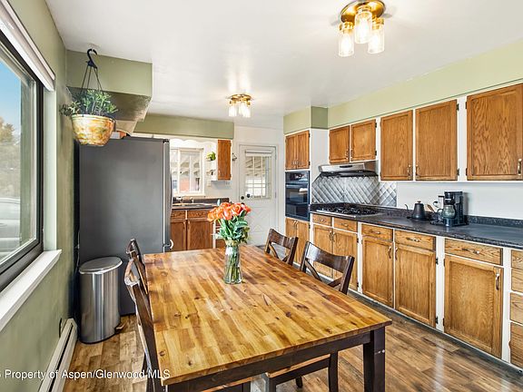 5th image of 236 Ash Ave