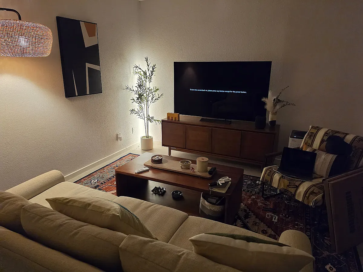 2 bed, 1050 sqft, $2,000 — Photo 2