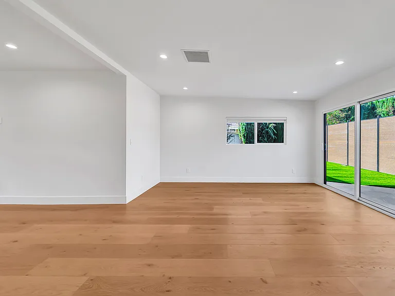 23635 Marylee St — Photo 21