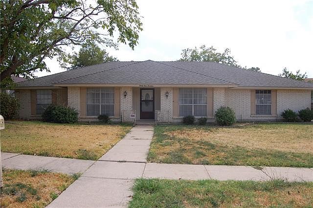 1st image of 3414 Peachtree Ln