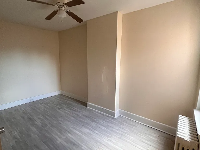 634 W Indiana Ave — Photo 10