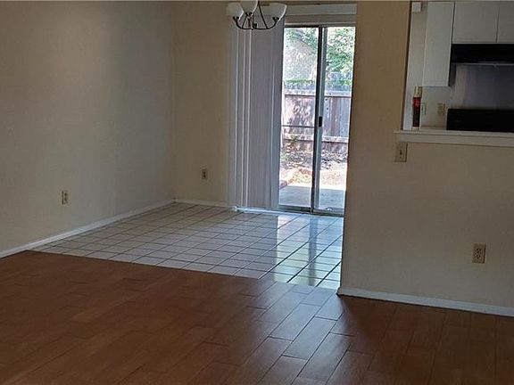 4th image of 1015 E Yager Ln Unit 51