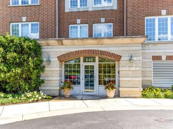 640 Robert York Ave APT 306, Deerfield, IL 60015