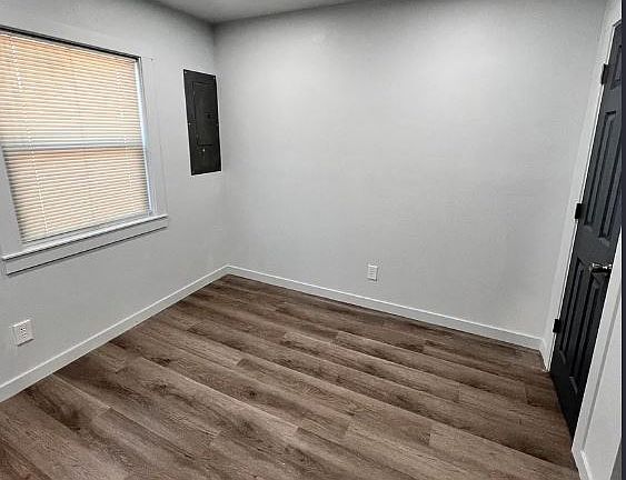 5th image of 1560 Clearwater Cir