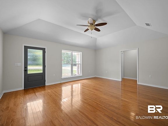 5th image of 602 W 4th St