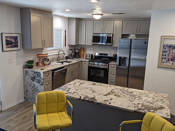2nd image of 3804 Sierra Madre Dr NE