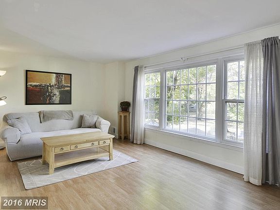 3rd image of 8110 Lakepark Dr