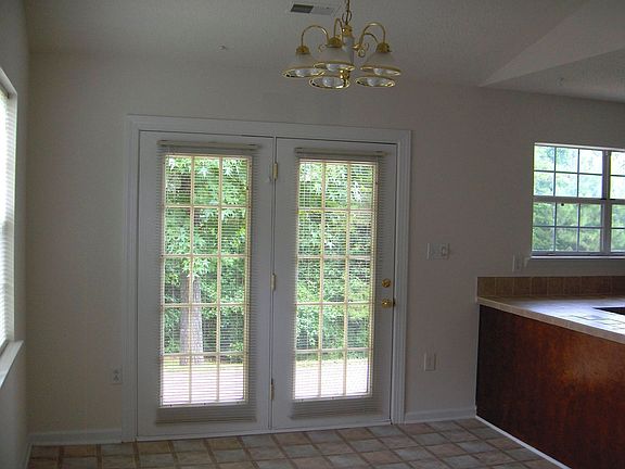 Sunny Breakfast Area