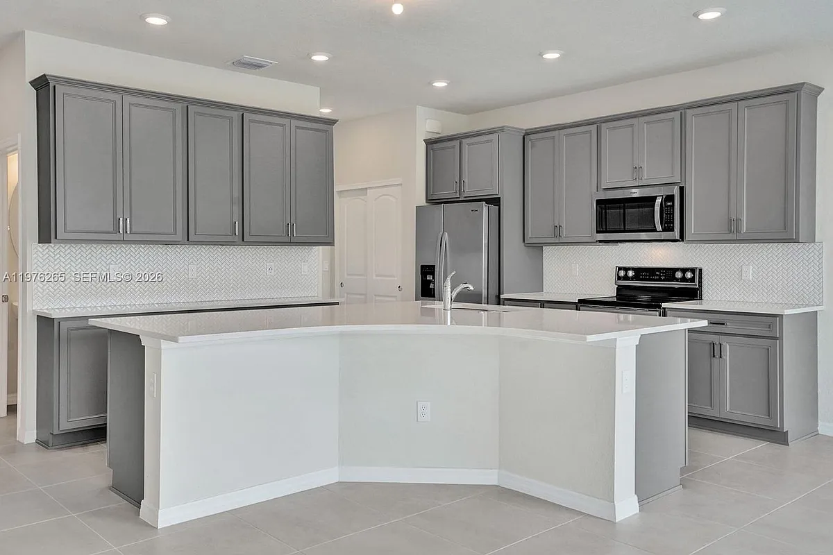 Building Photo - 2202 S Appleton Cir S