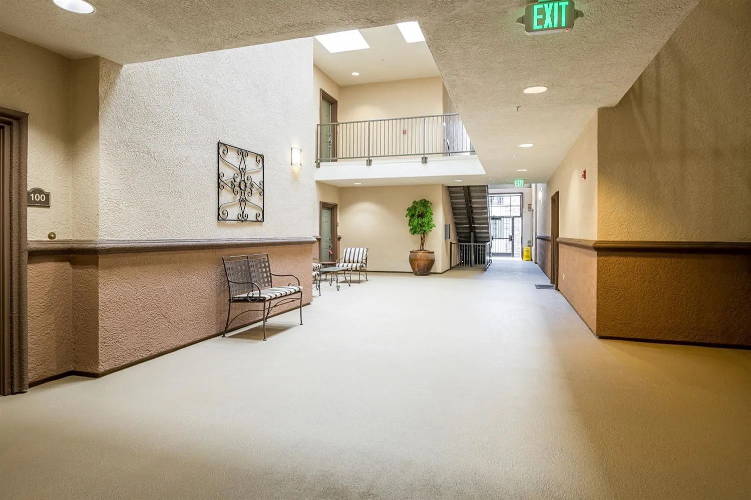 1 bed, 1065 sqft, $2,400 — Photo 2