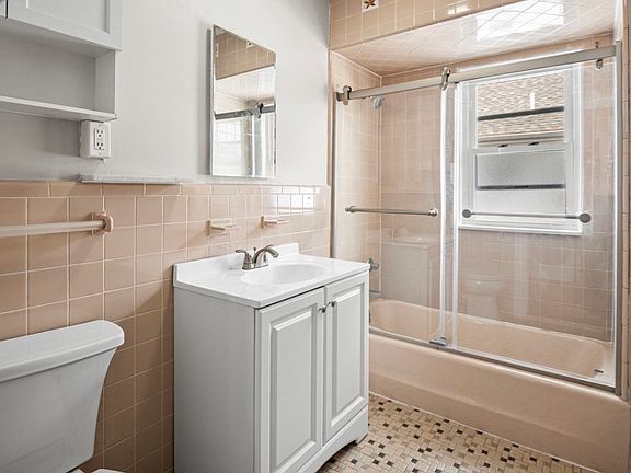 4th image of 48 Cleveland St #2