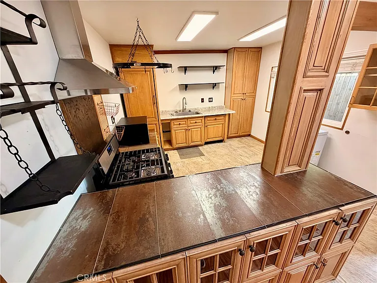 156 W Escalones #C — Photo 3
