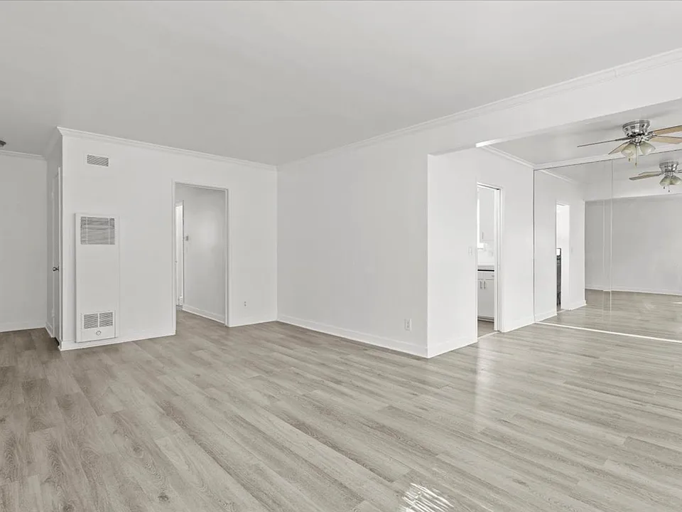 5306 Radford (#553)