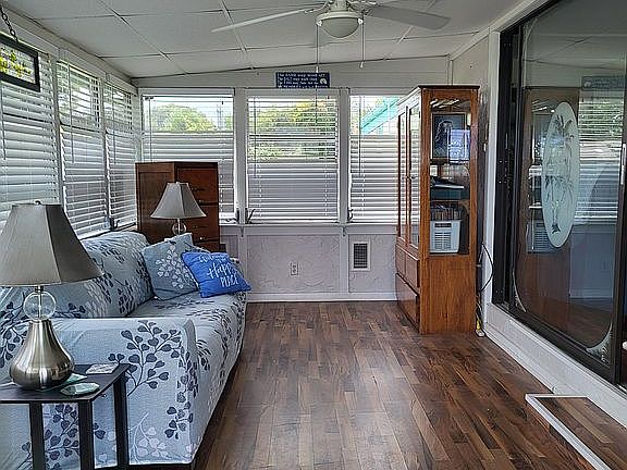 5th image of 918 Reed Canal Rd #186