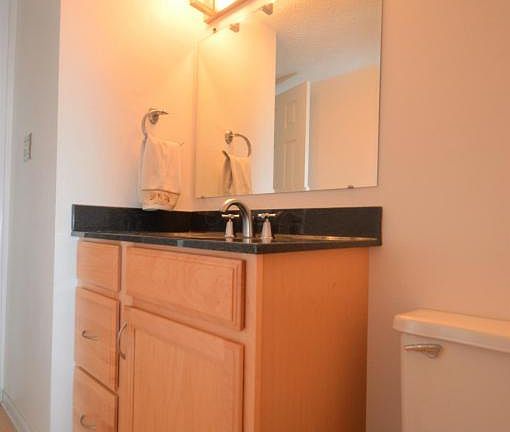 4th image of 927 Charnwood Ln
