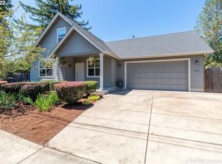 816 S 32nd St, Springfield, OR 97478