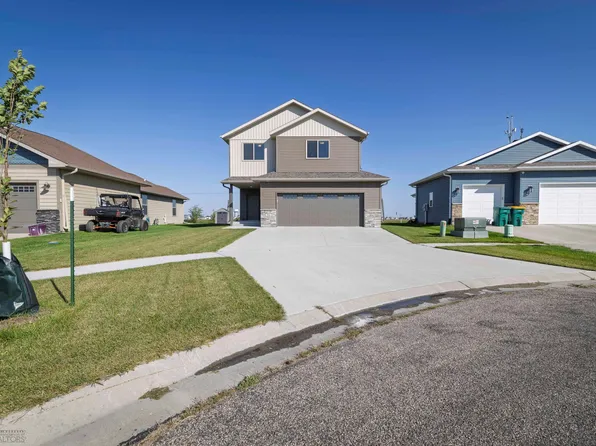 94 6th St E, Horace, ND 58047
