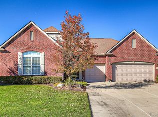 868 McIntosh Ct, Oakland, MI 48363