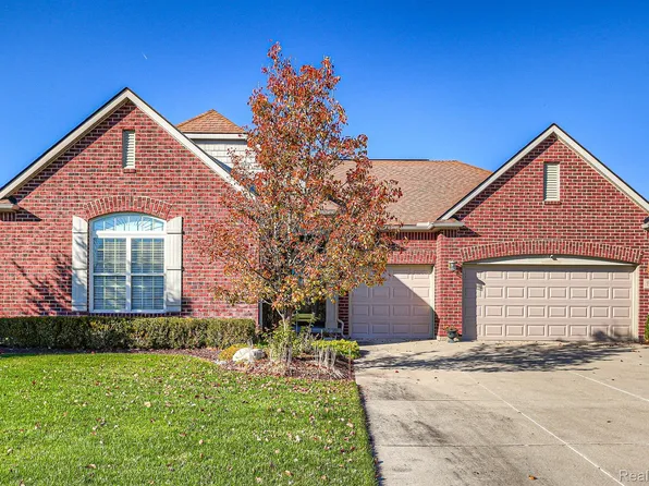 868 McIntosh Ct, Oakland, MI 48363