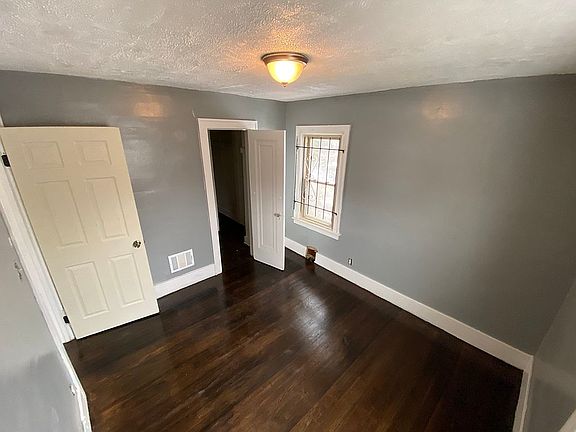 5th image of 16502 Lilac St