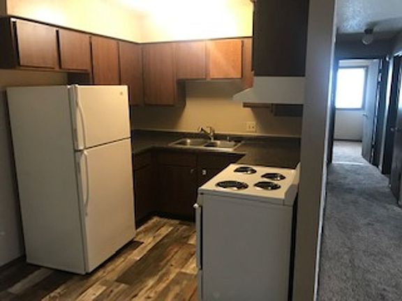 2nd image of 3600-3614 Ravenwood Cir