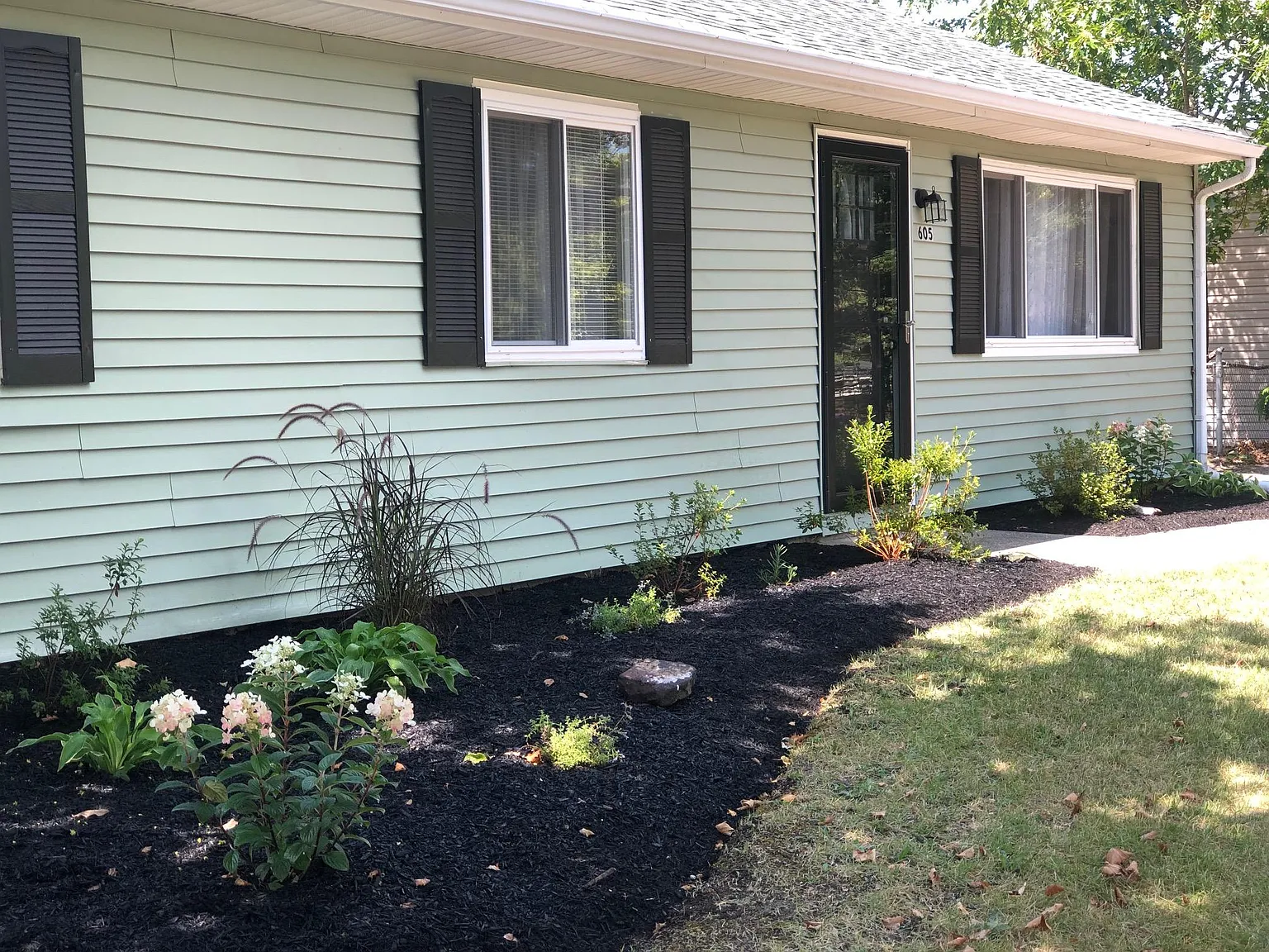 3 bed, 1118 sqft, $2,400 — Photo 4