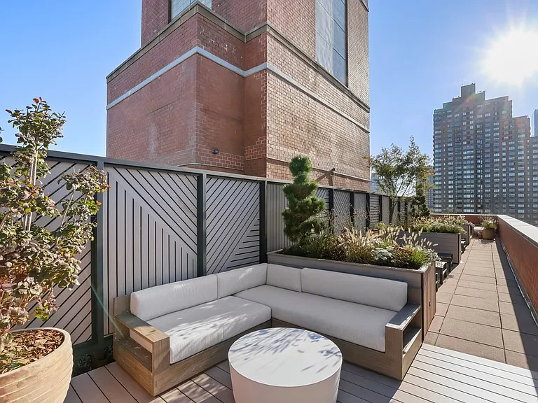 200 W 60th St #15G — Photo 29