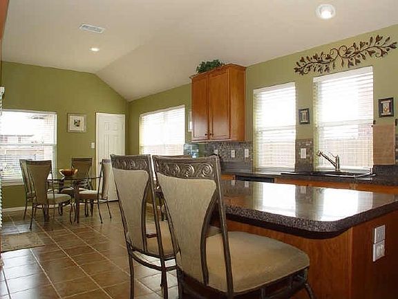 4th image of 1304 Parkside Dr