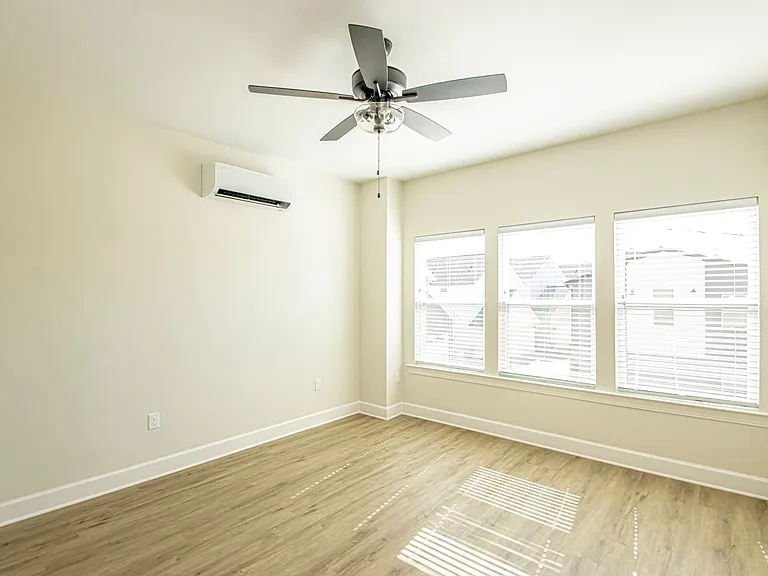 1 Bed Bath Townhome in Rockwater Village - Downtown North Little Rock — Photo 9