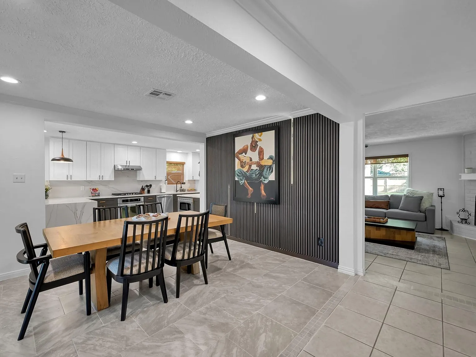 4 bed, 2.0 bath, 1867 sqft, $4,250 — Photo 3